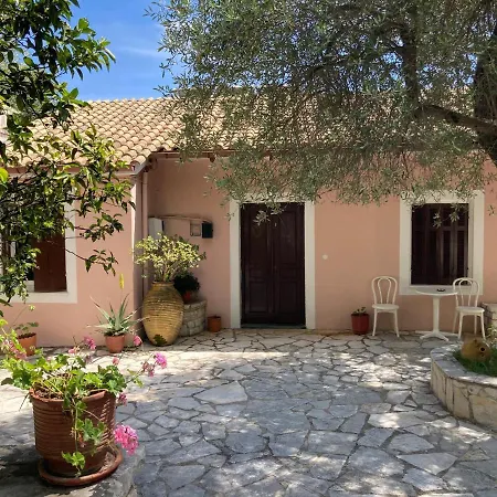 Aliki's Comfortable Holiday Apartments-great Location *