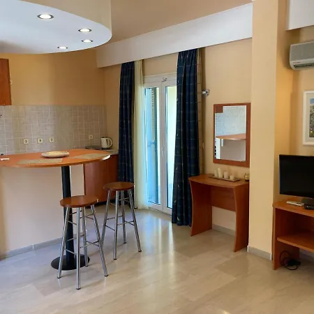 Aliki's Comfortable Holiday Apartments-great Location