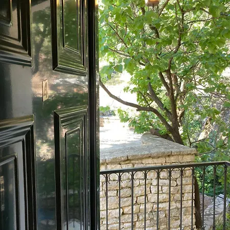 Aliki's Comfortable Holiday Apartments-great Location *
