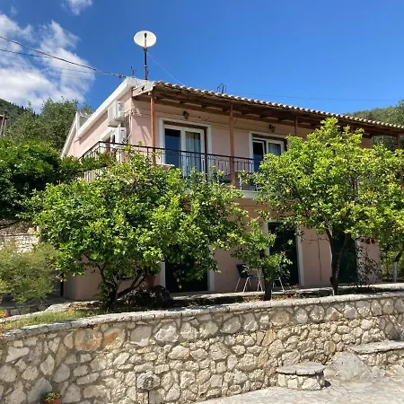 Aliki's Comfortable Holiday Apartments-great Location