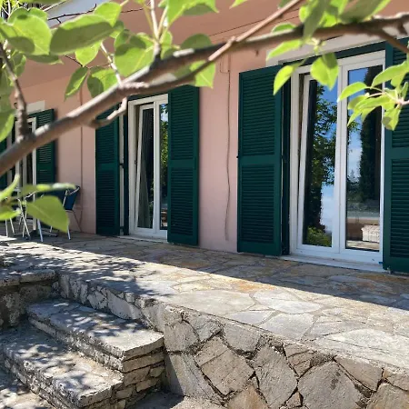 Aliki's Comfortable Holiday Apartments-great Location