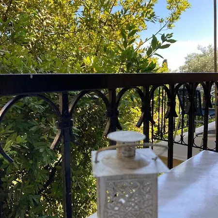 Aliki's Comfortable Holiday Apartments-great Location