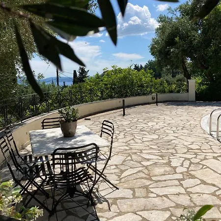 Aliki's Comfortable Holiday Apartments-great Location