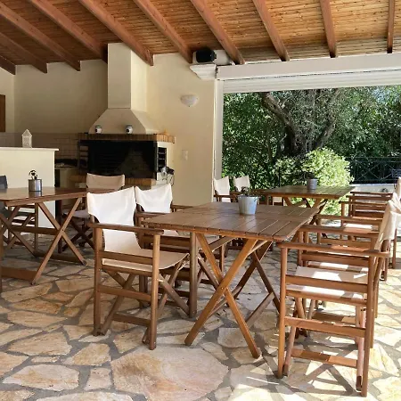 Aliki's Comfortable Holiday Apartments-great Location