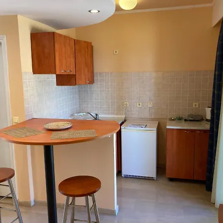 Aliki's Comfortable Holiday Apartments-great Location Apartment