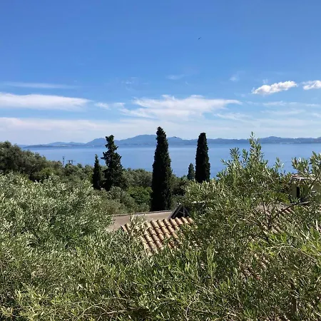 Aliki's Comfortable Holiday Apartments-great Location Apartment