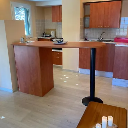 Aliki's Comfortable Holiday Apartments-great Location