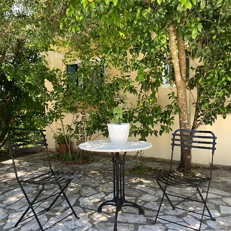 Aliki's Comfortable Holiday Apartments-great Location Apartment *