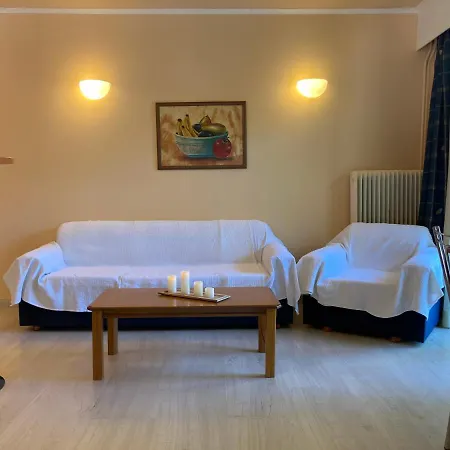 Aliki's Comfortable Holiday Apartments-great Location