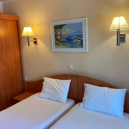 Aliki's Comfortable Holiday Apartments-great Location *