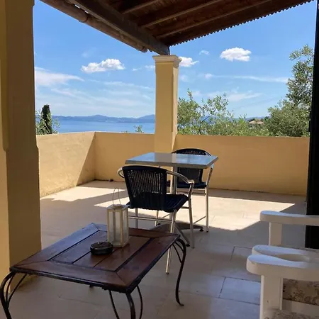 Aliki's Comfortable Holiday Apartments-great Location *
