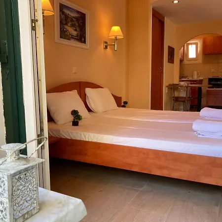 Aliki's Comfortable Holiday Apartments-great Location Apartman