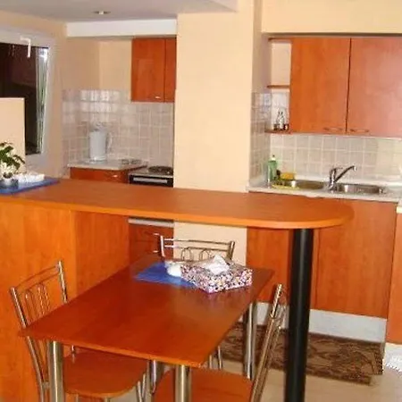 Aliki's Comfortable Holiday Apartments-great Location